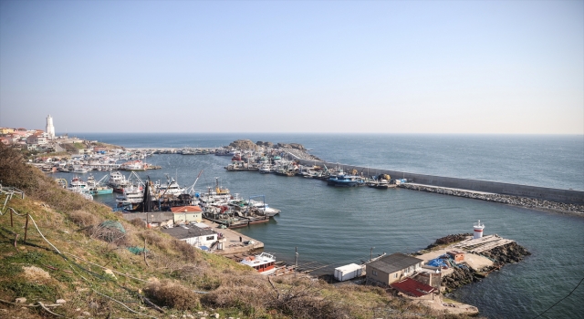 İstanbul’daki balıkçılar, Karadeniz’in batısında avlanmayı durdurma kararını değerlendirdi: