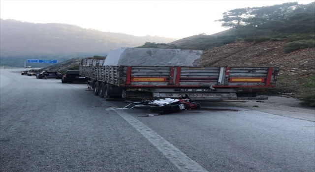 Muğla’da park halindeki tırın dorsesine çarpan motosikletin sürücüsü öldü