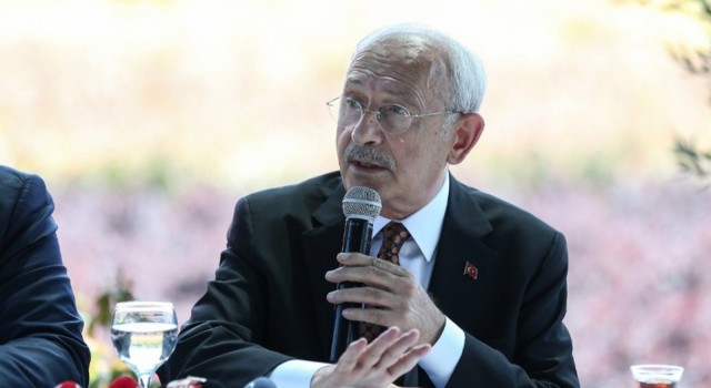 Yalova'ya giden Kılıçdaroğlu'na pankartlı protesto, öfkeli partililer apar topar indirdi