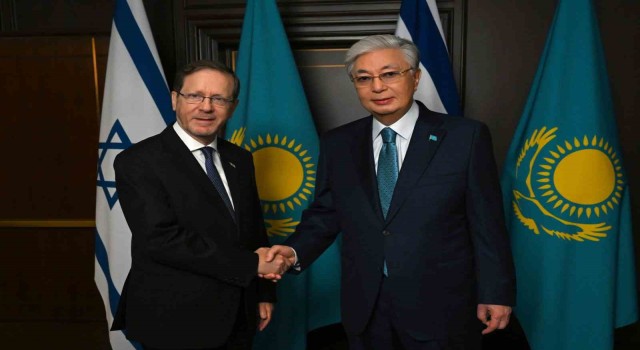 Tokayev ve Herzog, Bakü’de bir araya geldi